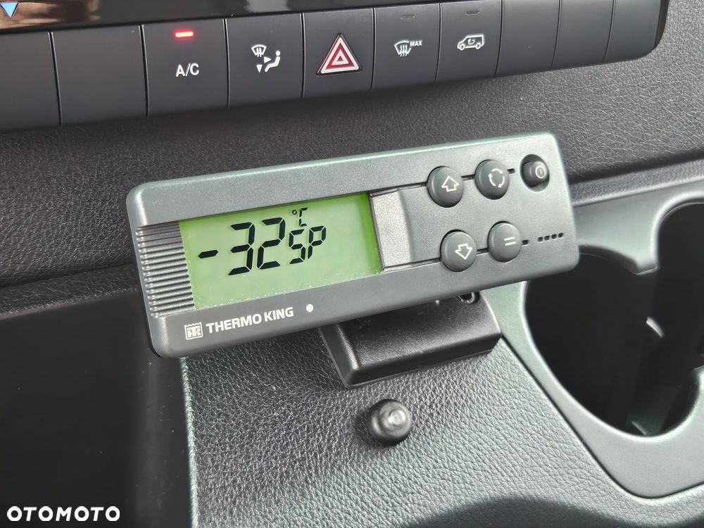 Mercedes-Benz SPRINTER 319CDI V6 L2H2 Chłodnia / Mroźnia 30tyś km SalonPL FV23% - 31