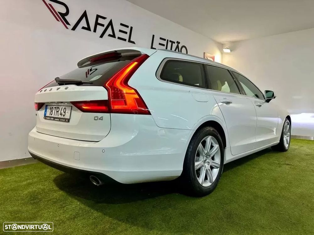 Volvo V90 2.0 D4 Momentum Geartronic - 8