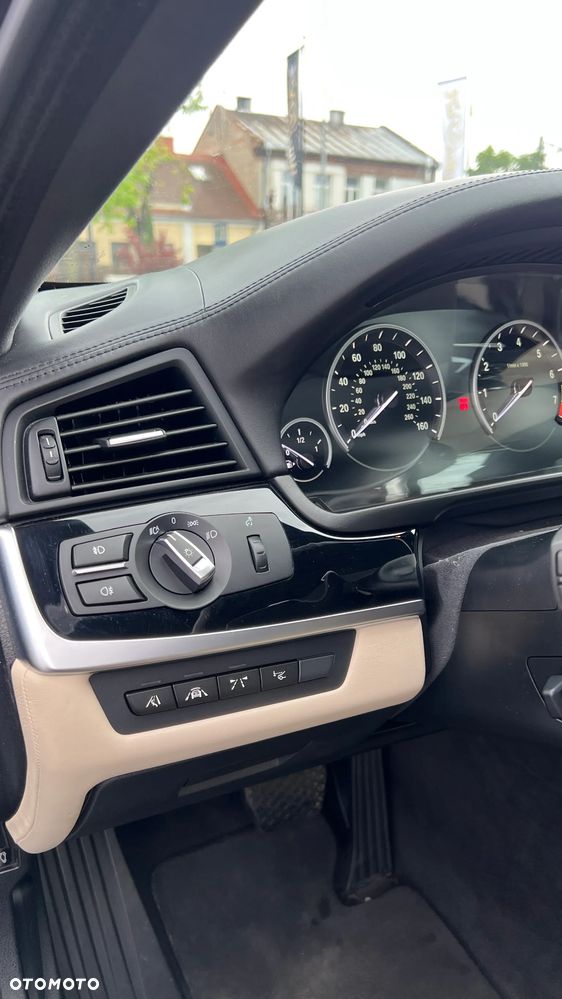 BMW Seria 5 550i xDrive Sport-Aut Luxury Line - 26