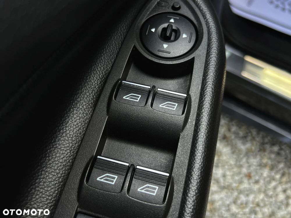 Ford Kuga 2.0 TDCi 2x4 ST-Line - 24