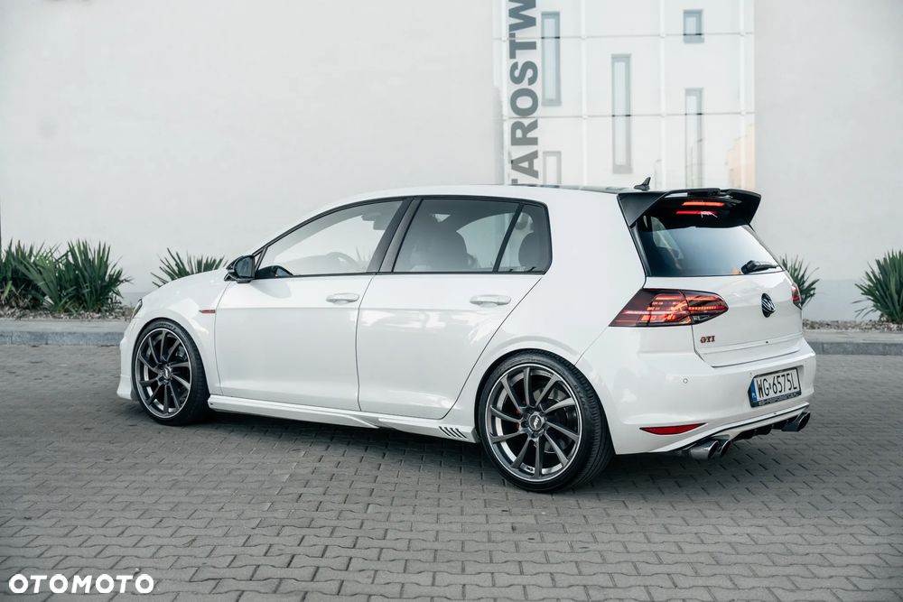 Volkswagen Golf GTI (BlueMotion Technology) DSG Performance - 3
