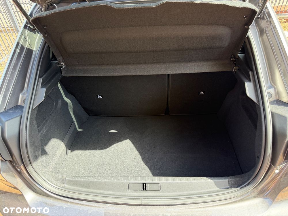 Peugeot 208 - 23