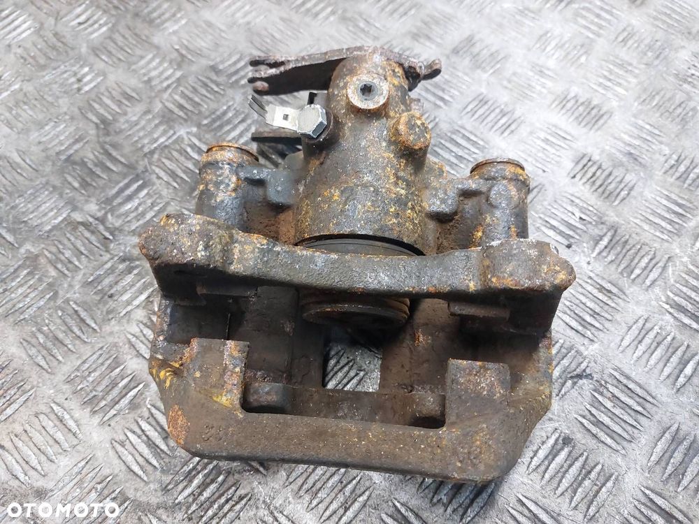 ZACISK HAMULCOWY LEWY TYŁ USZKODZONY DO REGENERACJI IVECO DAILY IV - 3