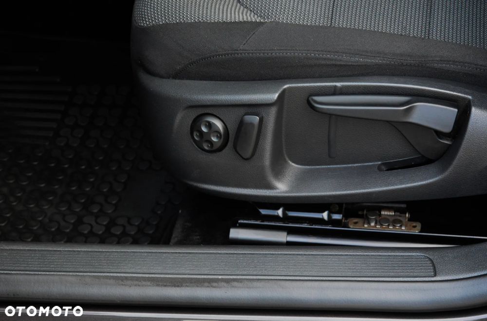 Volkswagen Passat - 18