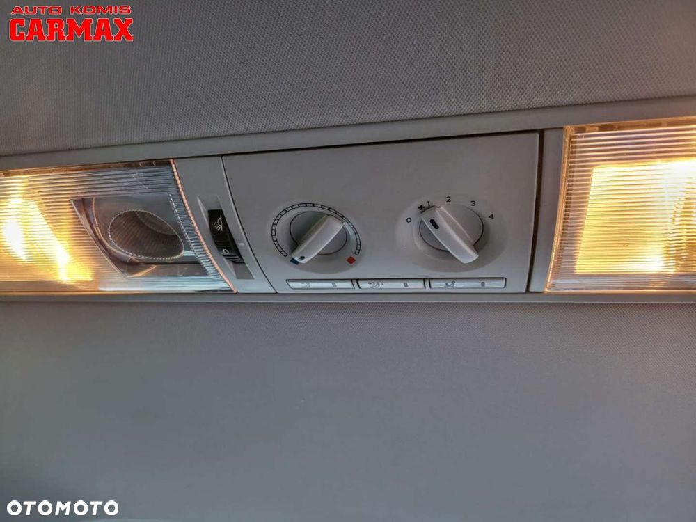 Volkswagen Caravelle - 27