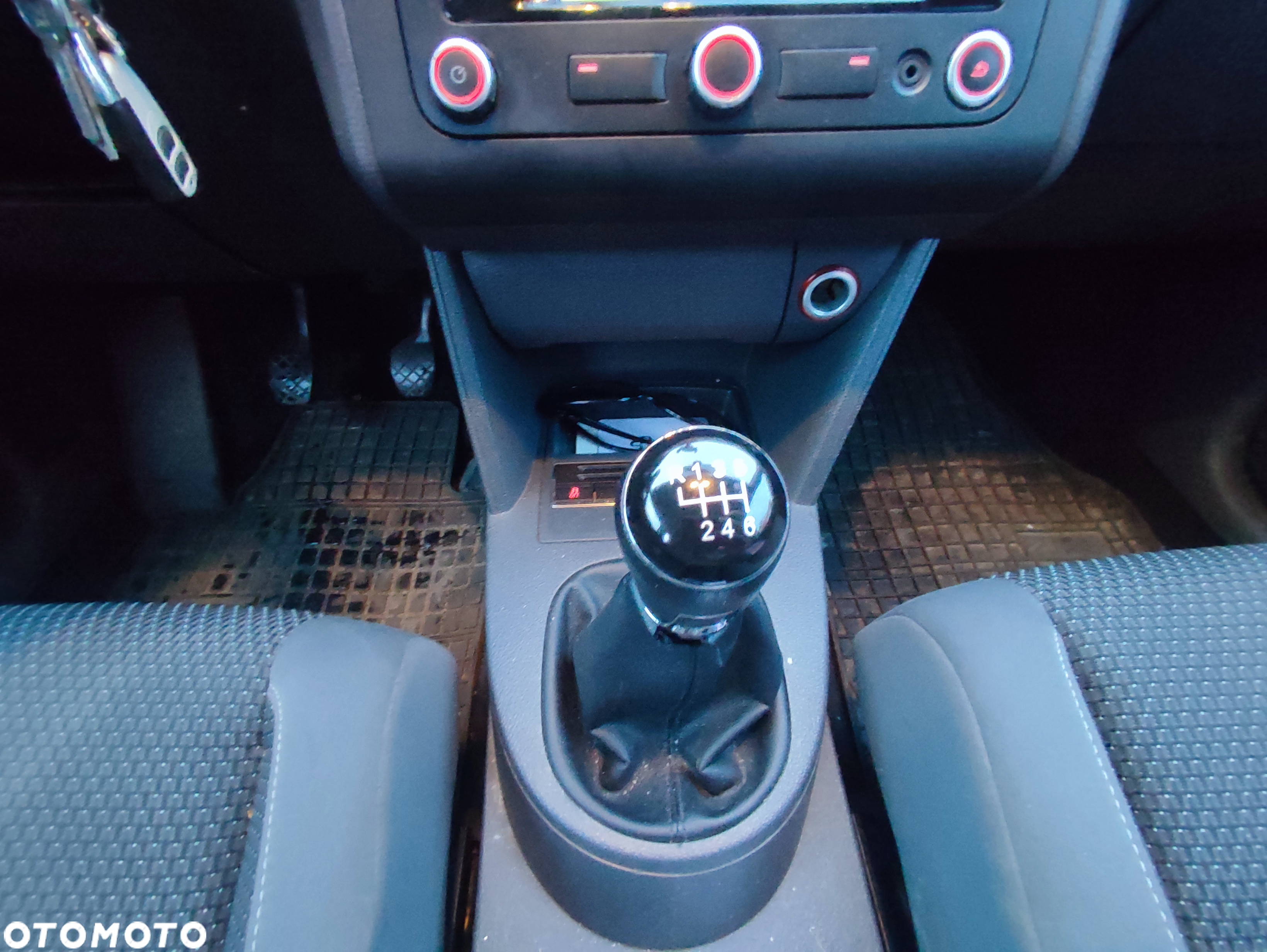 Volkswagen Touran 2.0 TDI DPF Highline - 10