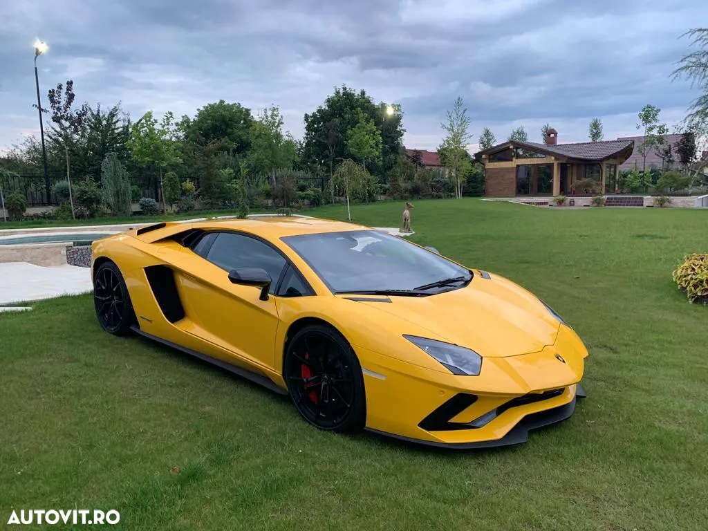 Lamborghini Aventador - 5