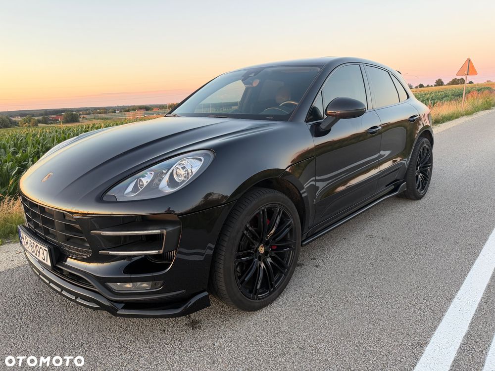 Porsche Macan Turbo - 1
