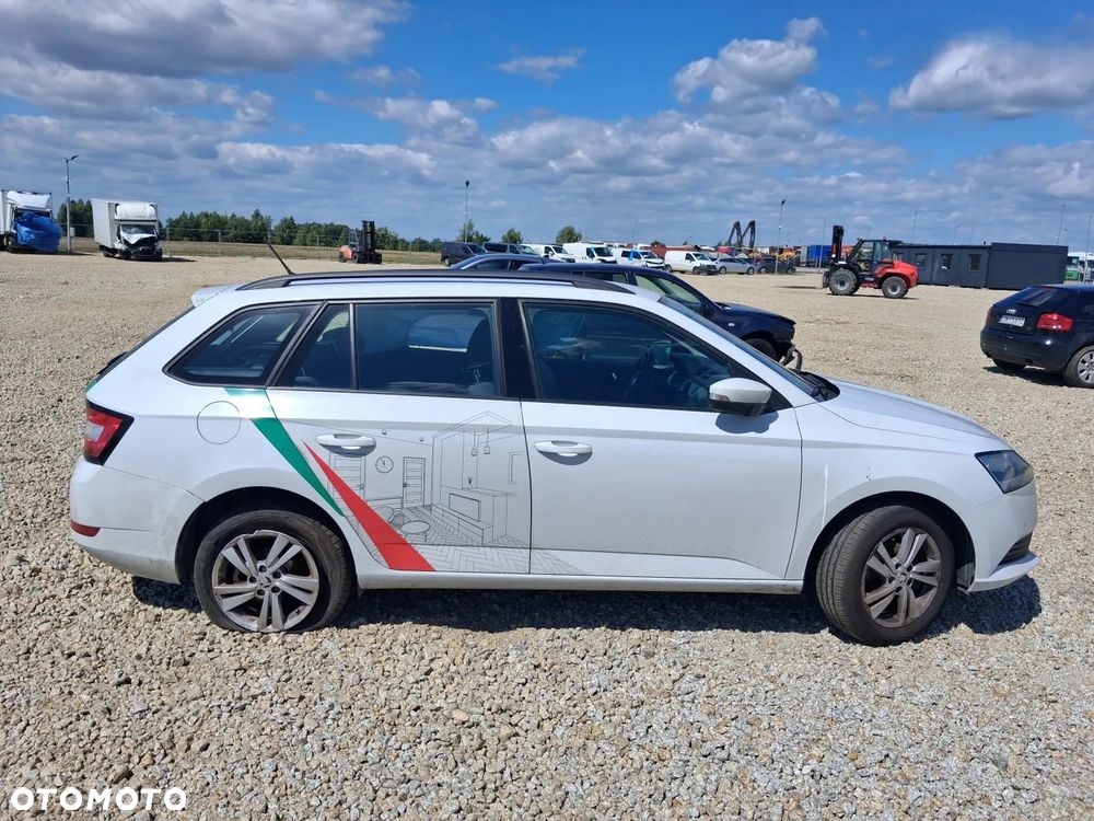 Skoda Fabia 1.0 TSI Style Color - 8
