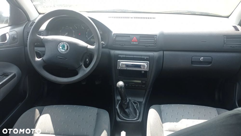 Skoda Octavia 1.6 Combi Ambiente - 29