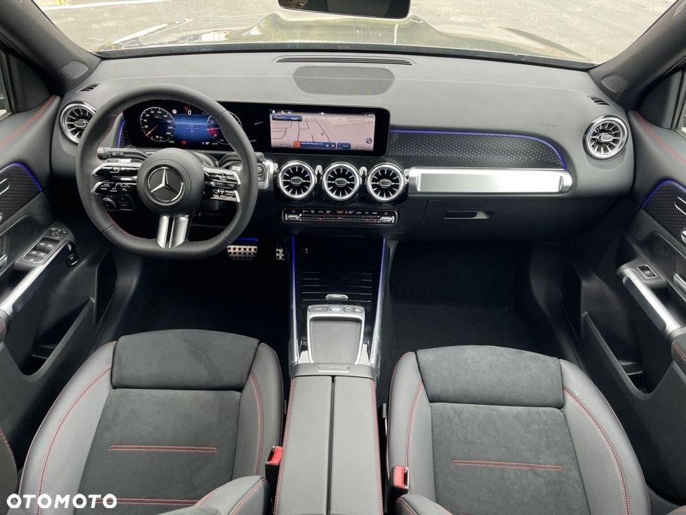 Mercedes-Benz GLB - 11