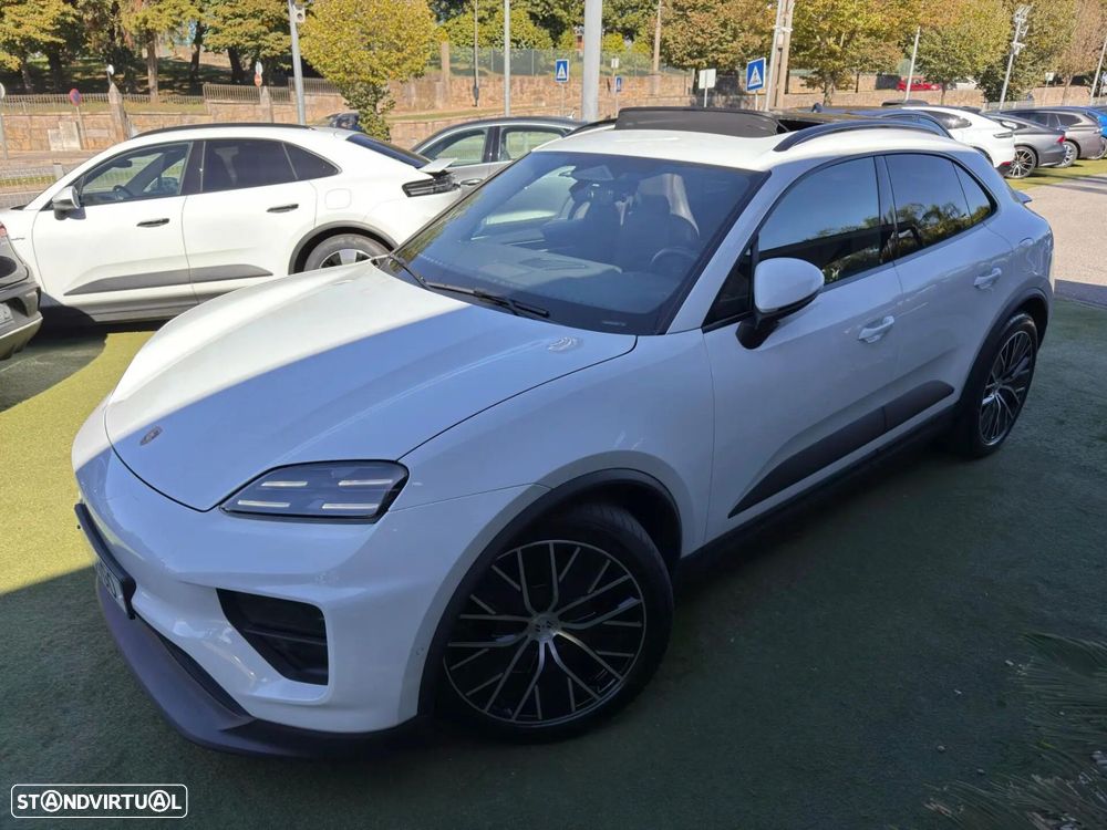 Porsche Macan Electric 4 - 8