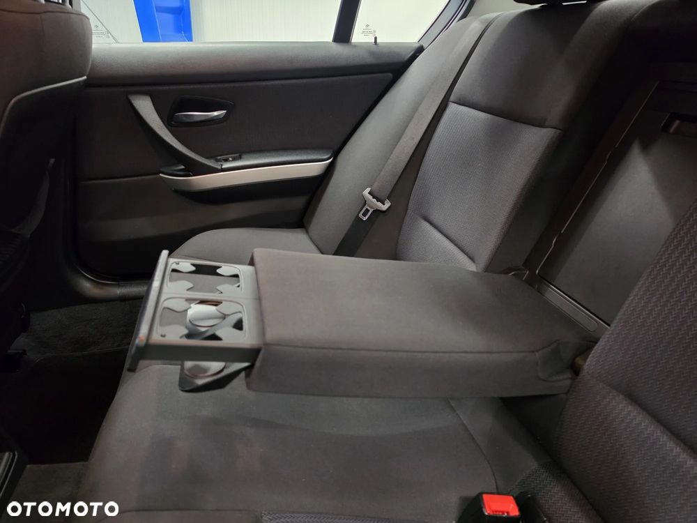 BMW Seria 3 318i Edition Exclusive - 29