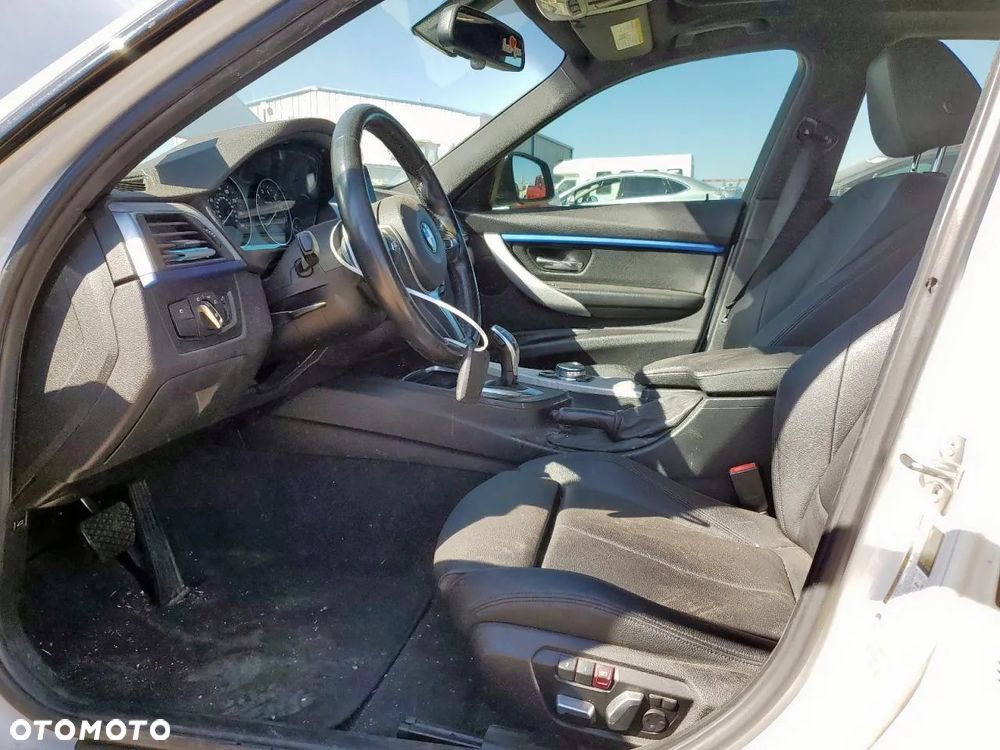 BMW Seria 3 330i - 5