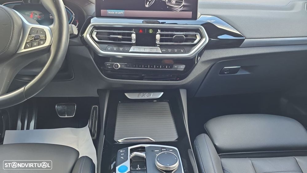 BMW iX3 M Sport Impressive - 11