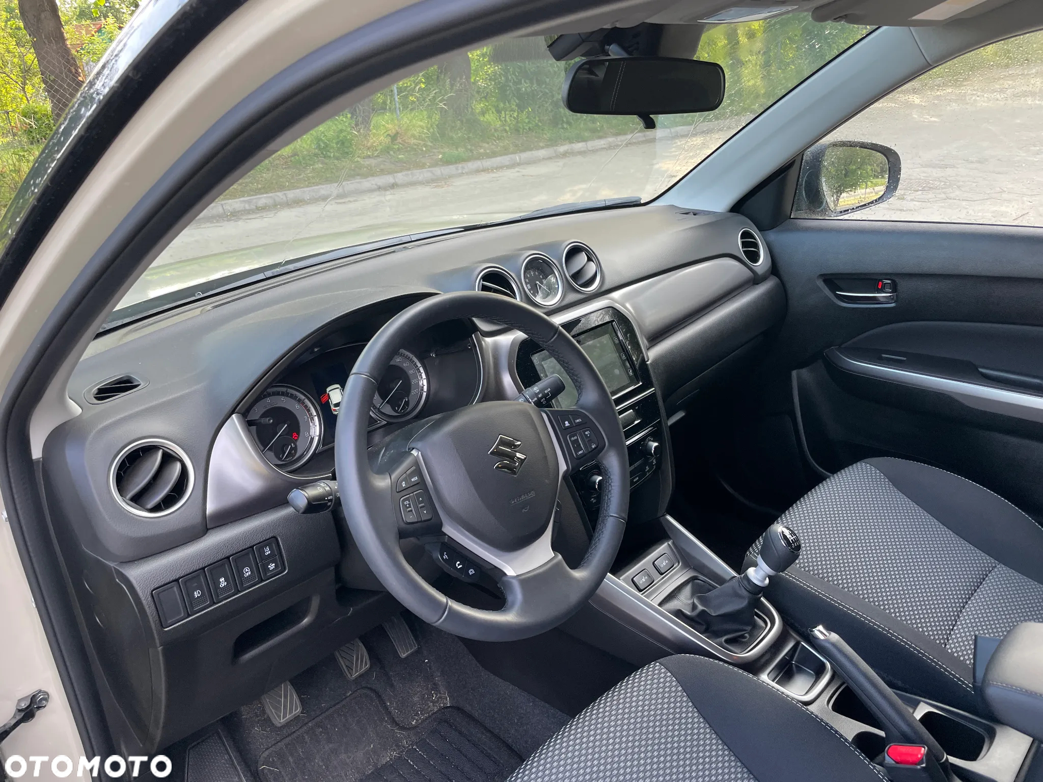 Suzuki Vitara 1.4 Boosterjet mHEV Premium 2WD - 11