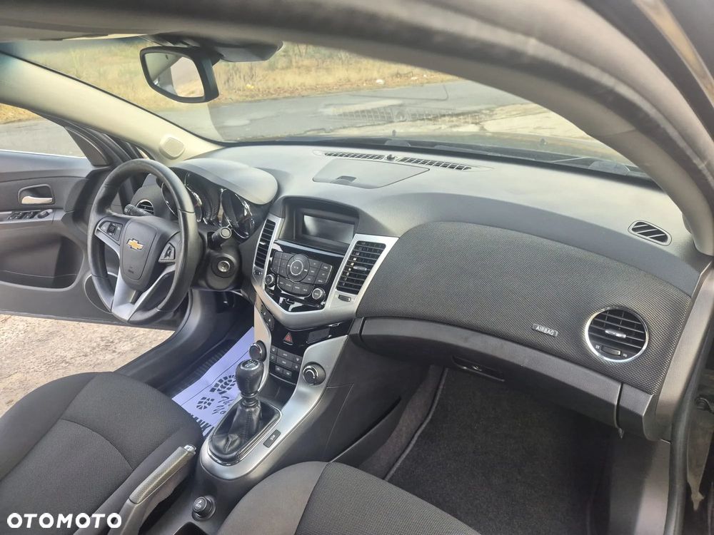 Chevrolet Cruze 1.8 LTZ - 24