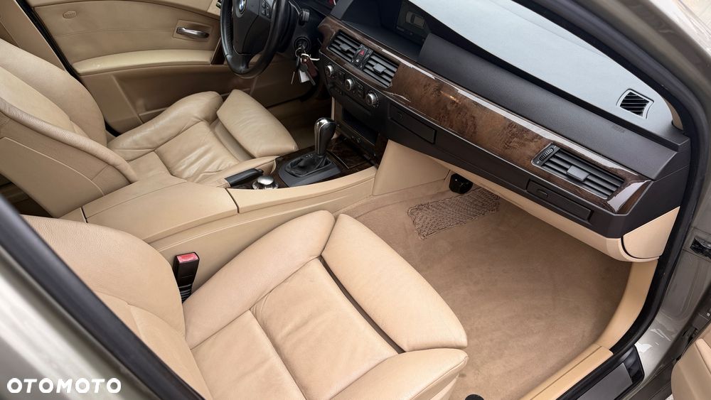 BMW Seria 5 525i - 10