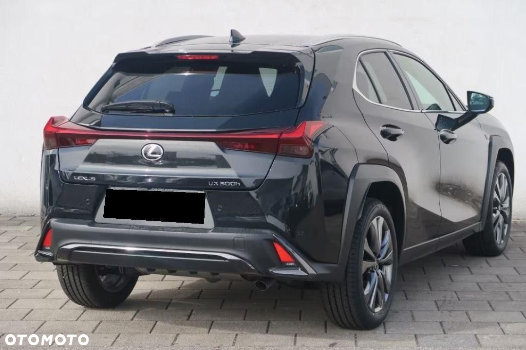 Lexus UX - 5