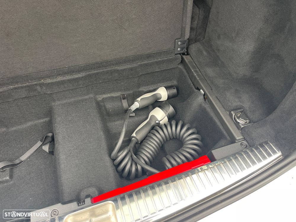 Mercedes-Benz E 300 de 9G-TRONIC AMG Line - 34