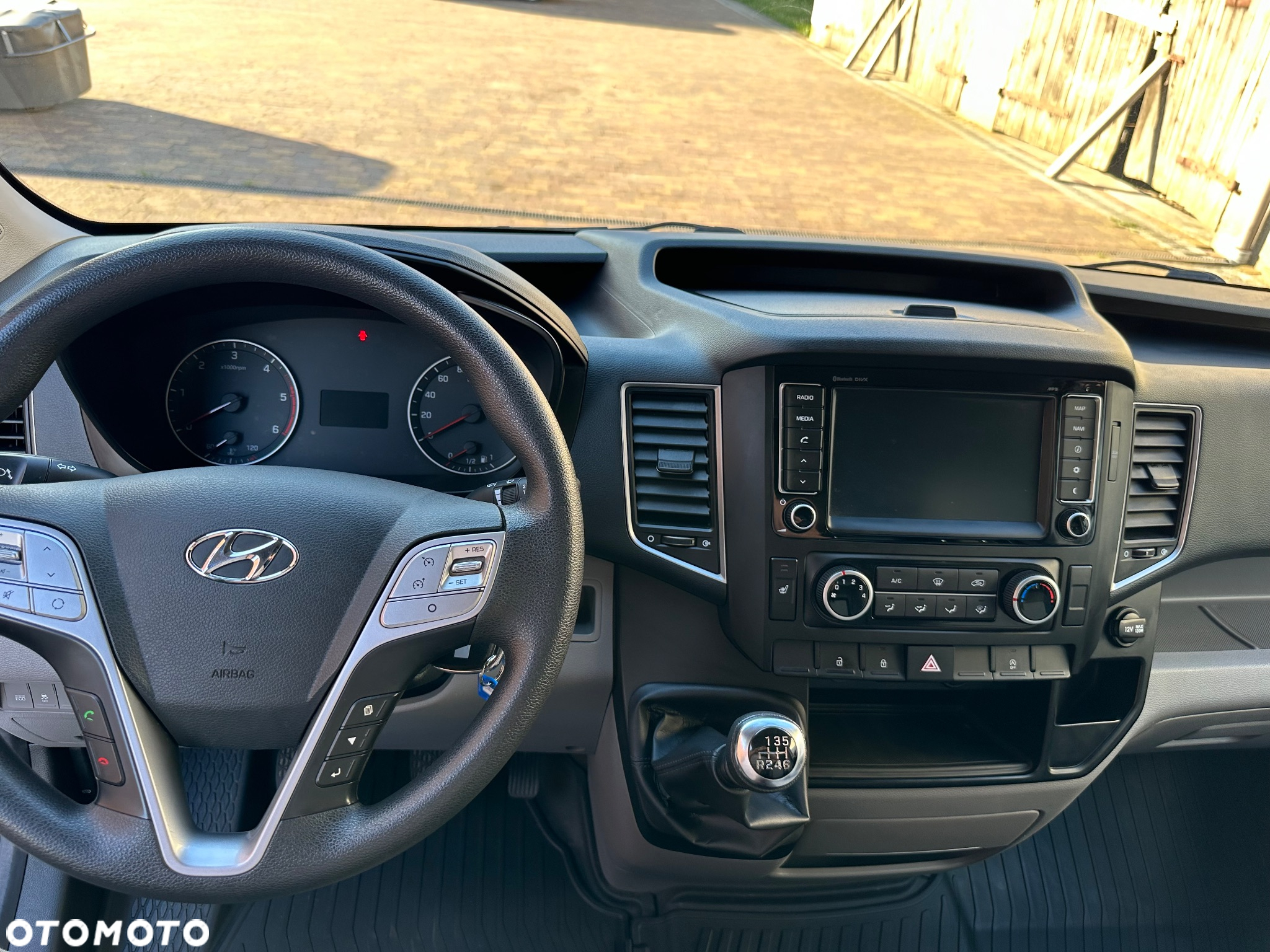 Hyundai H350 - 12