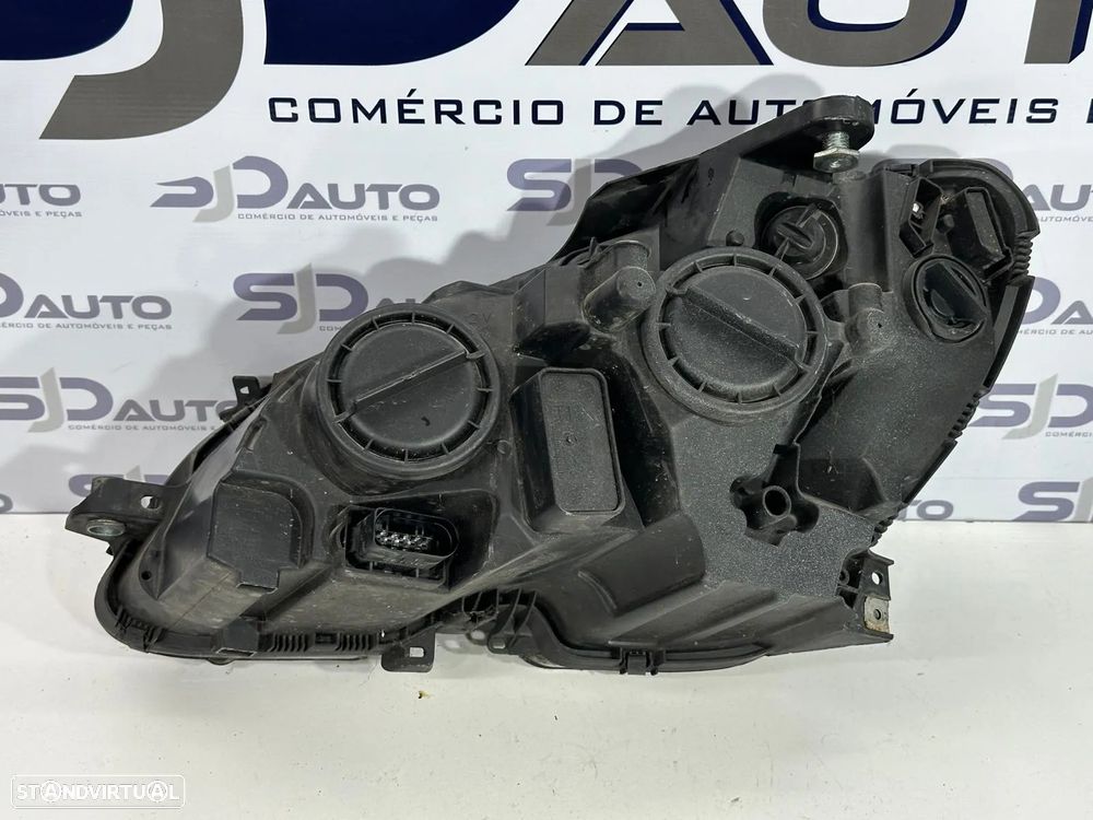 Farol Direito / Esquerdo - Mercedes C (W204) - 5