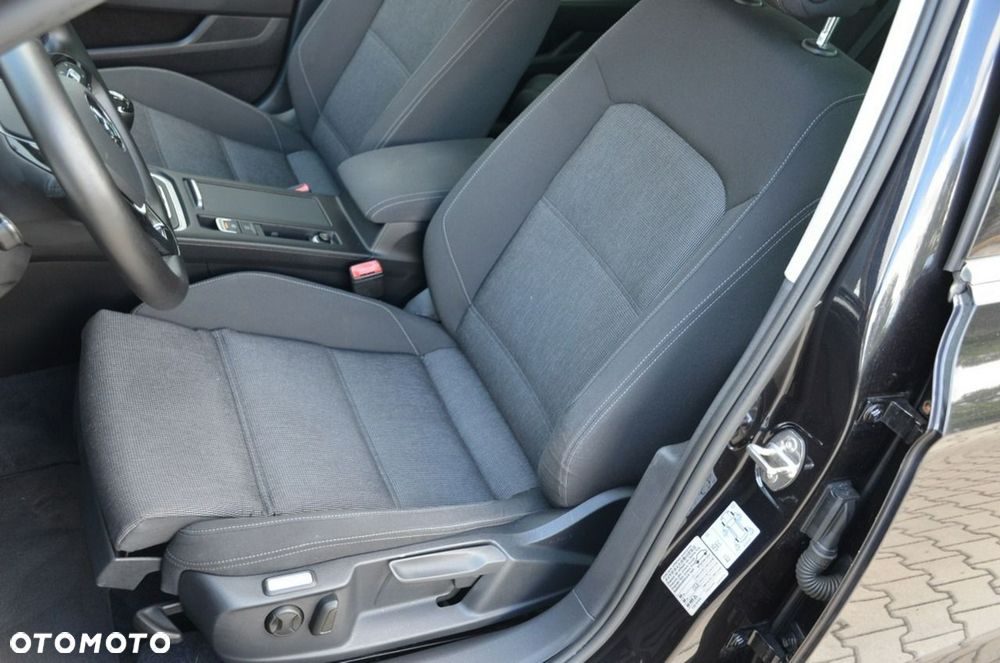 Volkswagen Passat - 26