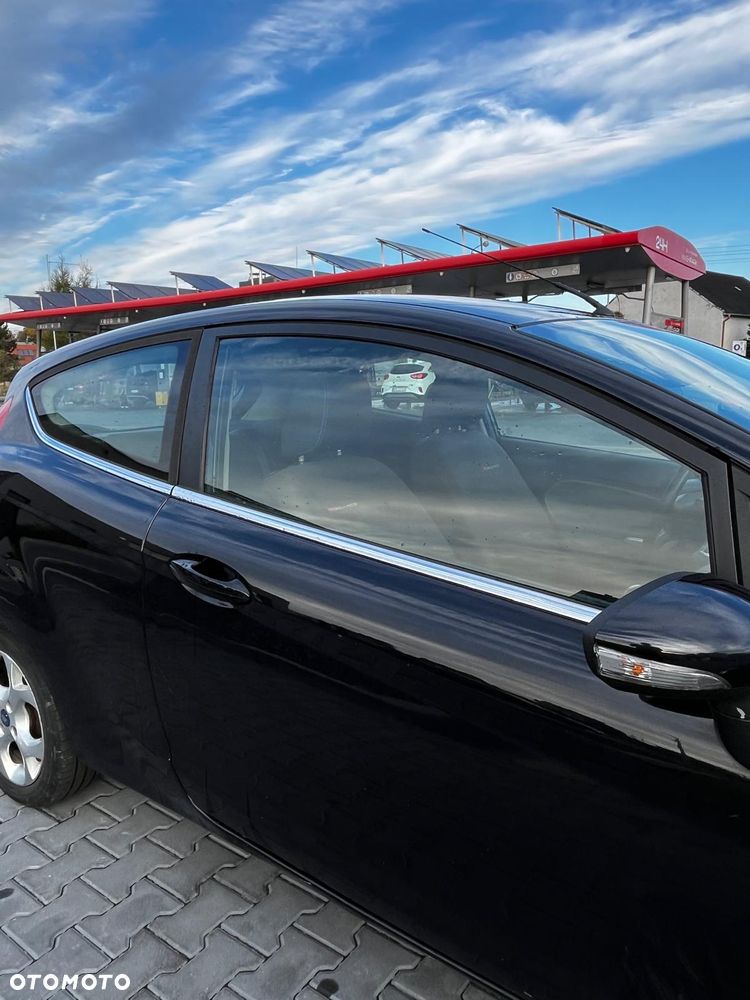 Ford Fiesta 1.4 Ghia - 11