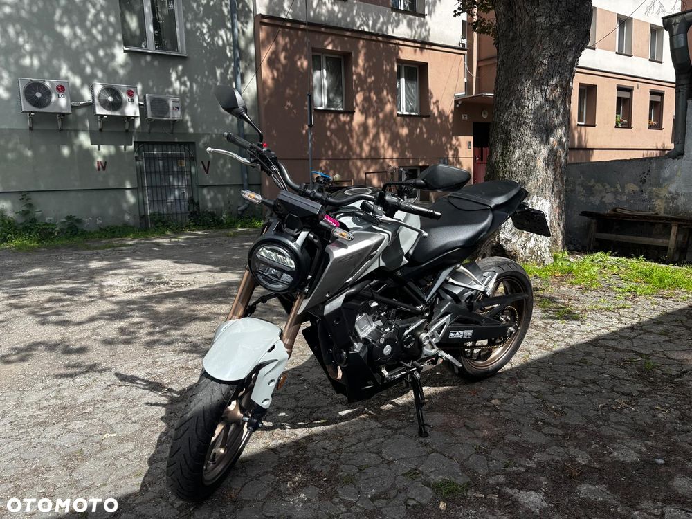 Honda CB - 1