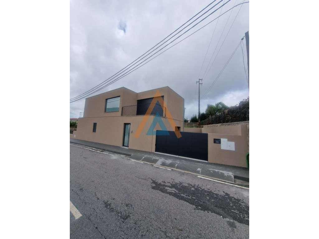 Moradia Contemporânea em Arrifana - Design Moderno e Localização Pr... - Grande imagem: 4/6