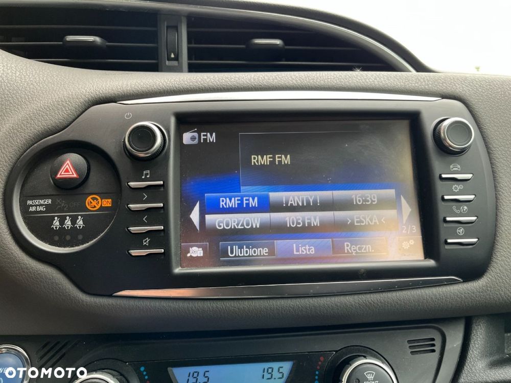 Toyota Yaris Hybrid 100 Business Edition - 12