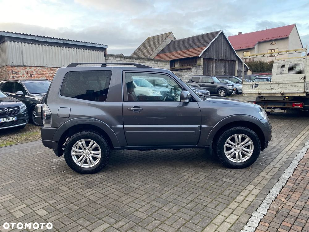 Mitsubishi Pajero - 4