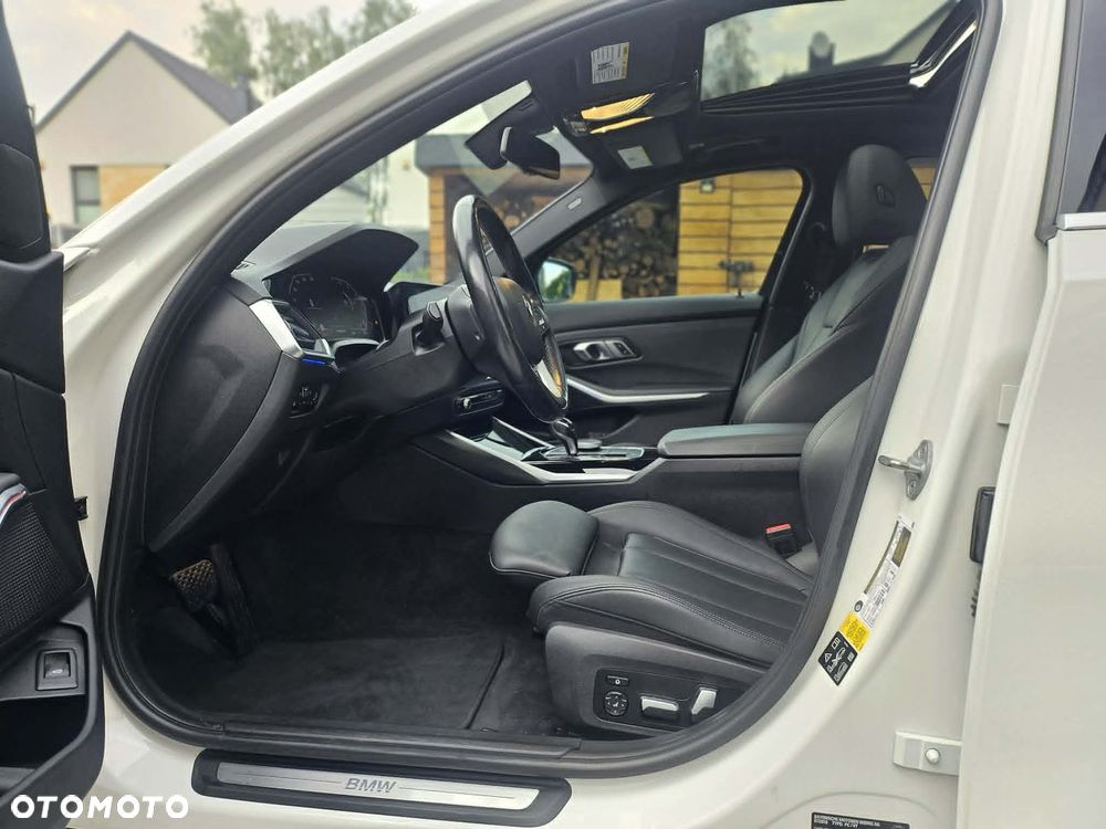 BMW Seria 3 330i Luxury Line sport - 16