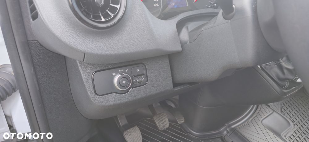Mercedes-Benz Sprinter - 12