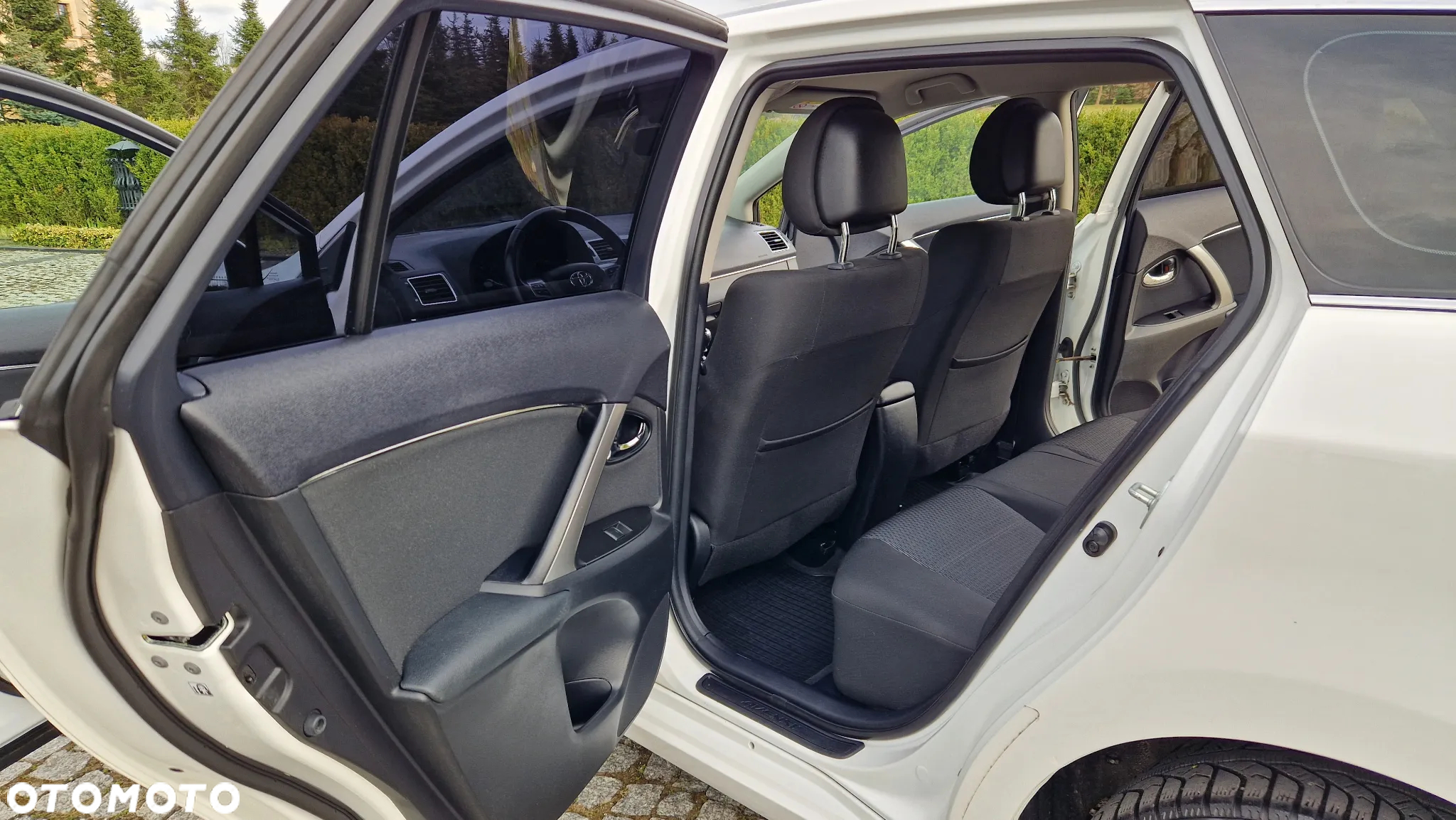 Toyota Avensis 2.0 D-4D Premium - 26