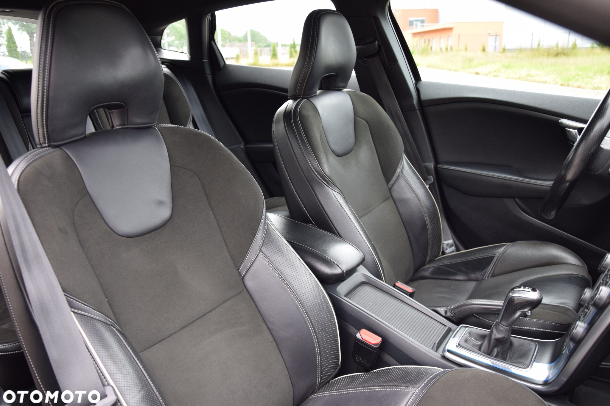 Volvo V40 D3 Drive-E R-Design Kinetic - 26