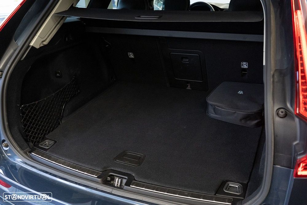 Volvo XC 60 2.0 T6 PHEV Plus Dark AWD - 16