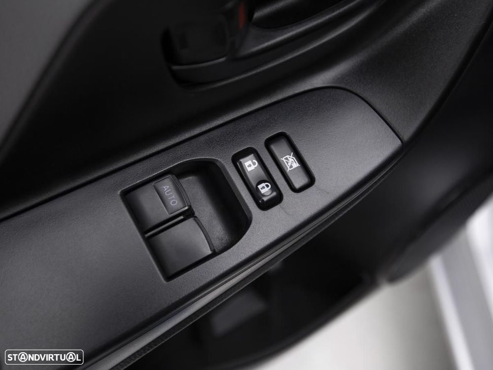 Toyota Yaris 1.5 HSD Active - 12