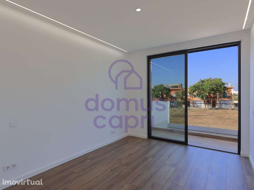 Moradia T3 com Vista Mar, Piscina e Estacionamento em Fuzeta - Grande imagem: 5/33