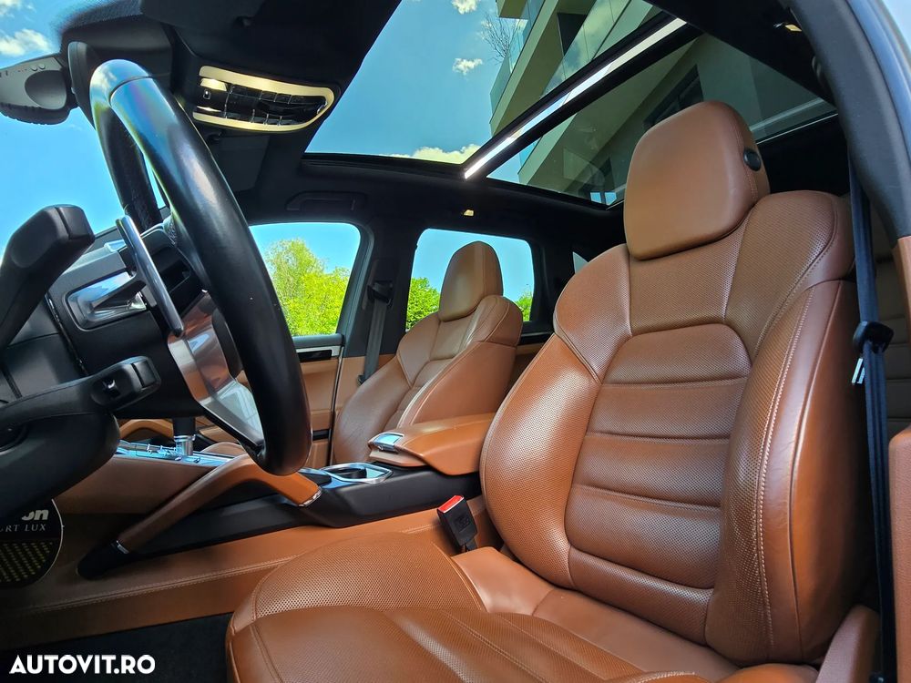 Porsche Cayenne 4.2 L S - 6