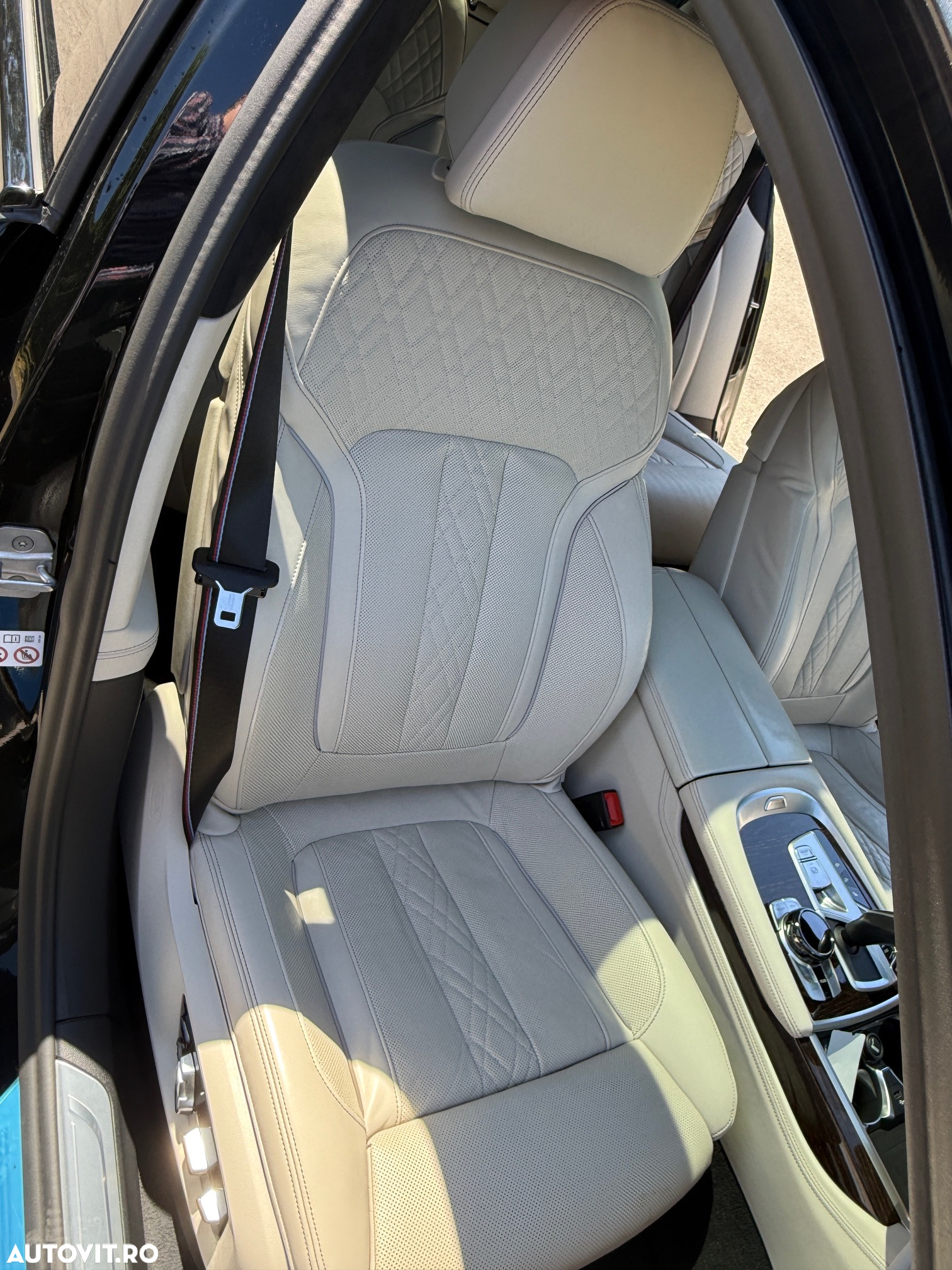 BMW Seria 7 750Li xDrive - 27