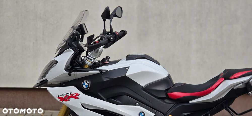 BMW XR - 9