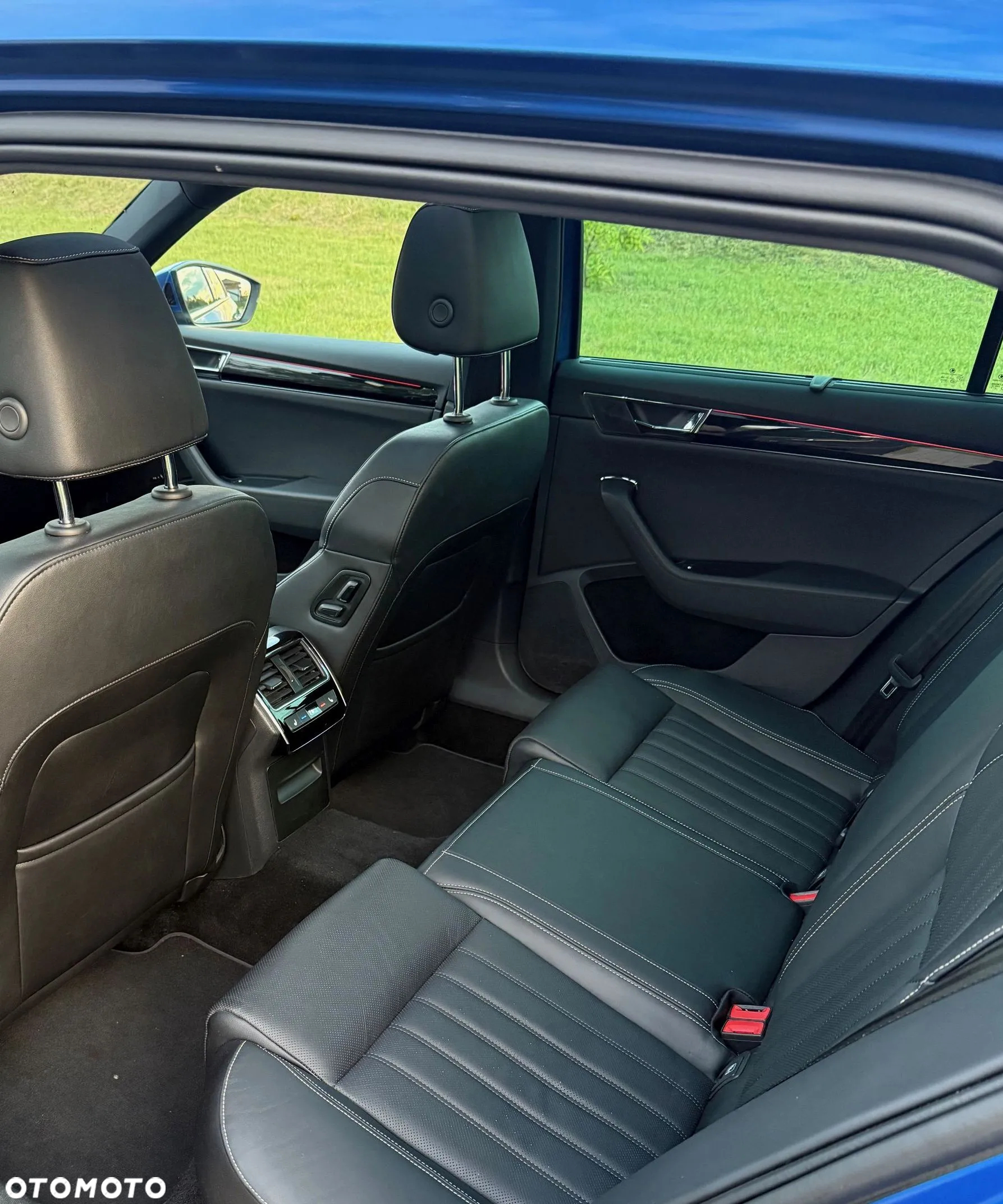 Skoda Superb 2.0 TDI SCR L&K DSG - 11