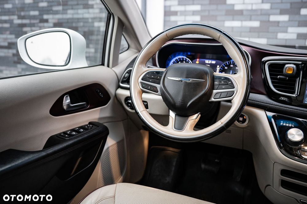 Chrysler Pacifica - 28