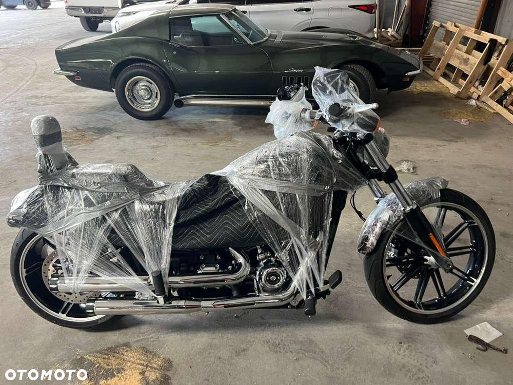 Harley-Davidson Softail Breakout - 2