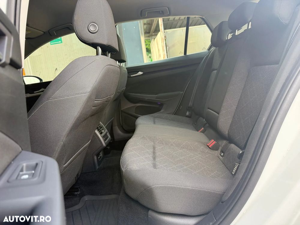 Volkswagen Golf 1.5 eTSI ACT DSG MHEV Style - 25