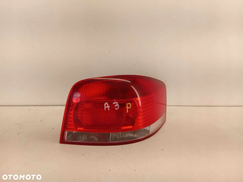 LAMPA PRAWA TYLNA TYŁ AUDI A3 8P 03-05 - 1