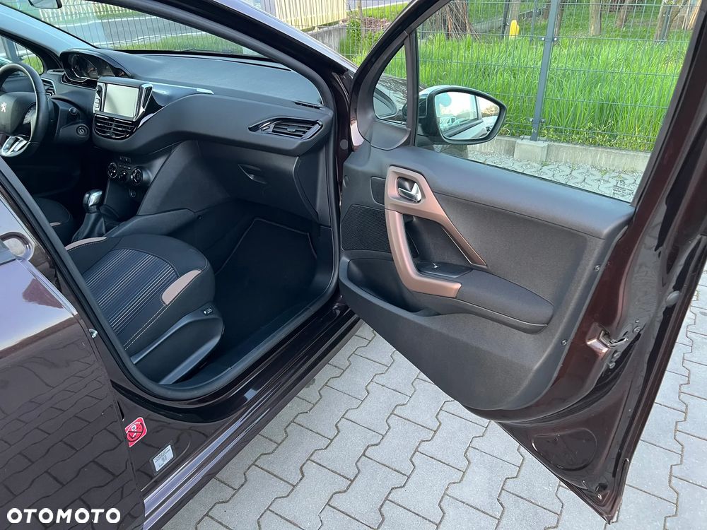 Peugeot 208 - 11