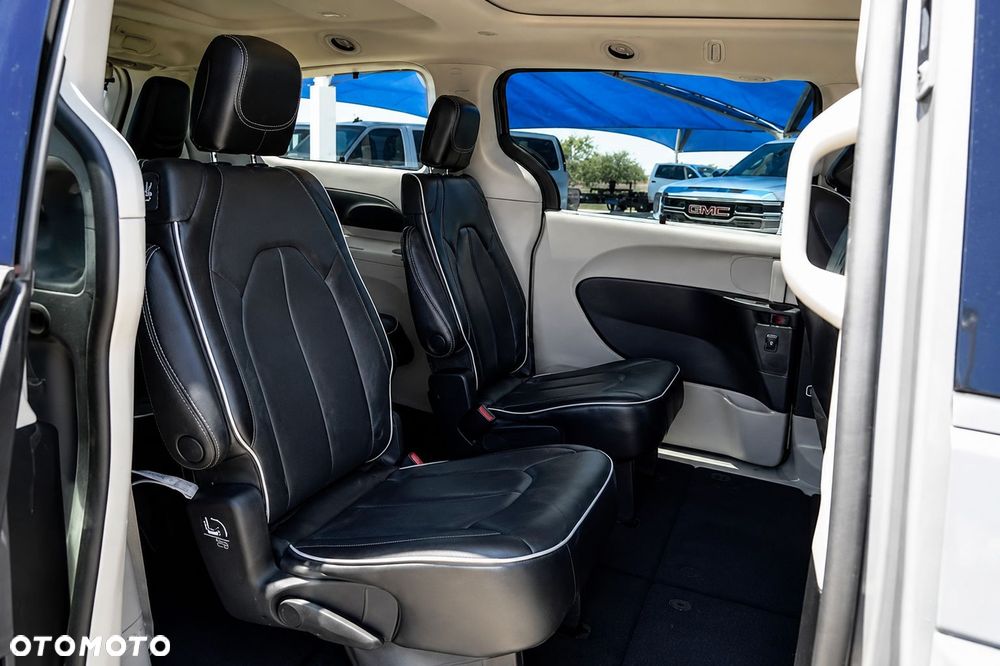 Chrysler Pacifica - 20