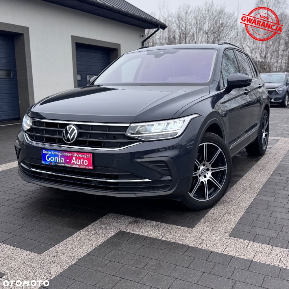 Volkswagen Tiguan - 1